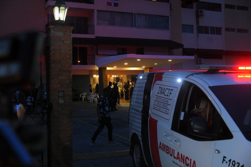 Una mujer muerta y cinco heridos tras brutal ataque con arma blanca en edificio del ensanche Naco