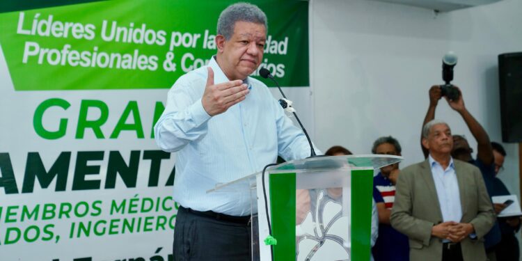 Leonel Fernández dice que el Gobierno está "quebrado" y tiene "el motor fundido"