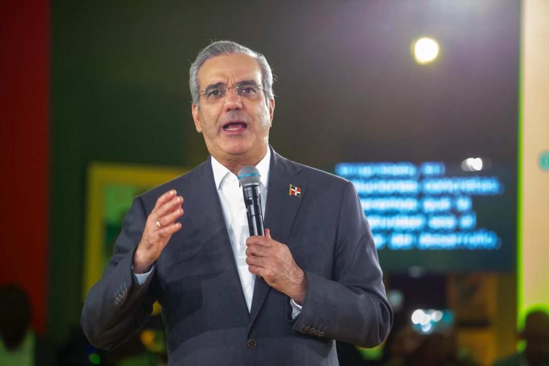 Gobierno dominicano, bajo Luis Abinader, se declara preparado ante crisis petrolera y promete protección económica