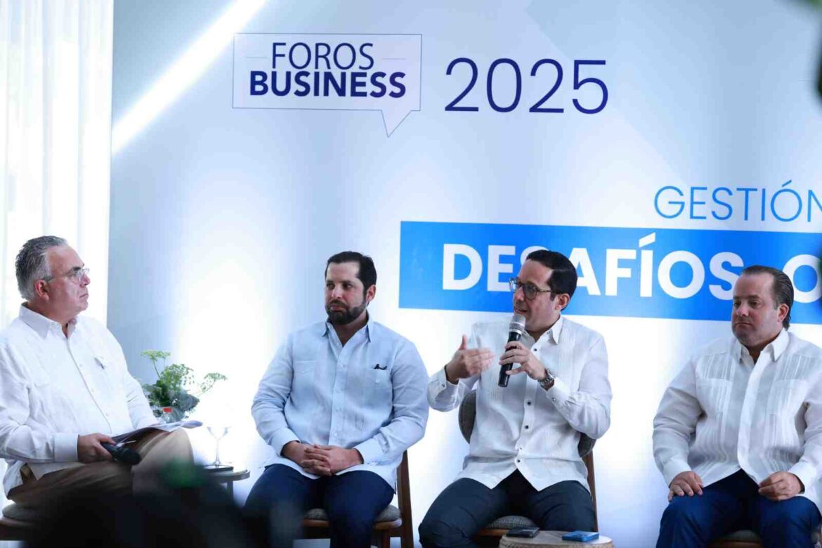 Ministro Freund afirma nuevo sistema de gestión permitirá control efectivo de la nómina pública