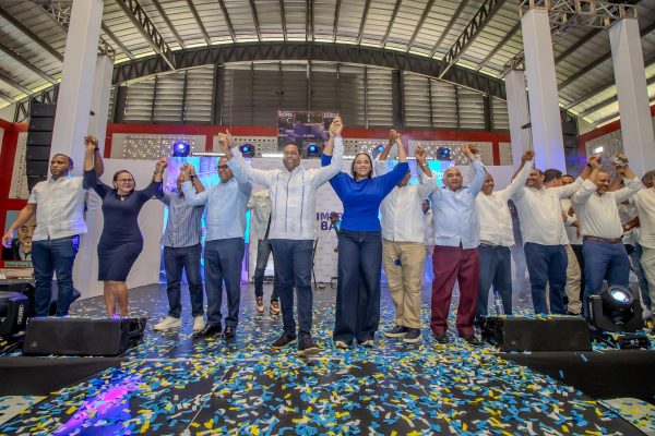 Víctor D´Aza aspirante a la presidencia recibe respaldo del Movimiento Primero la Base del PRM
