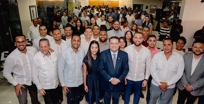 Eduardo Sanz Lovatón, director de Aduanas, diserta sobre logística a jóvenes de SDE