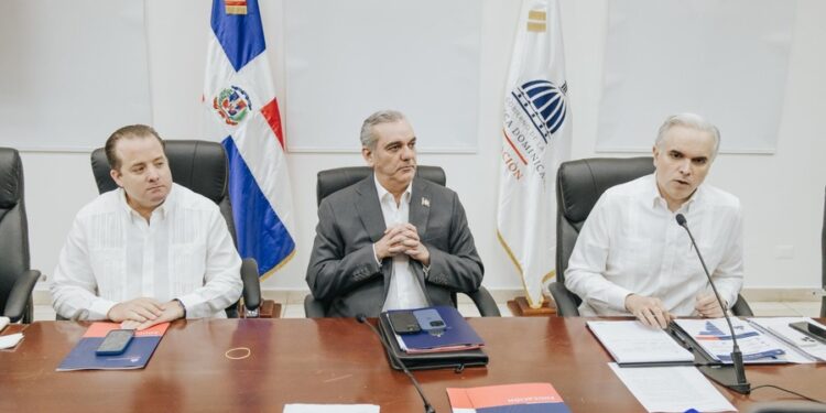 Abinader lamenta críticas al anuncio de admisión escolar de niños de tres años