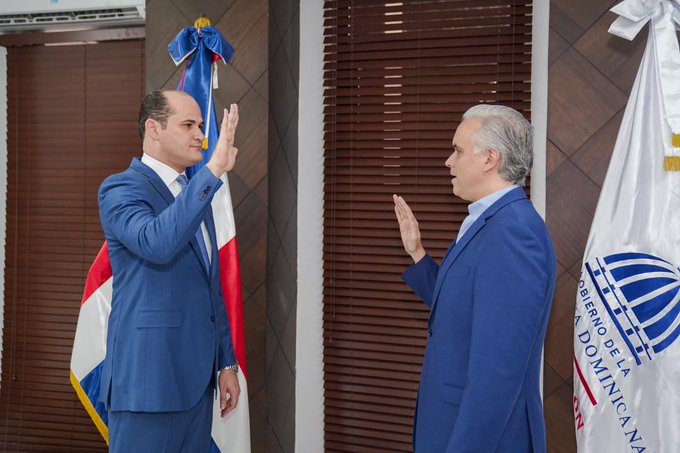Juramentan a Adolfo Pérez como nuevo director de Inabie