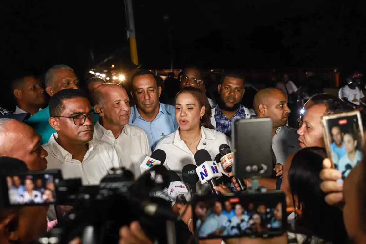 ASDN inaugura remozamiento e iluminación del puente La Barquita