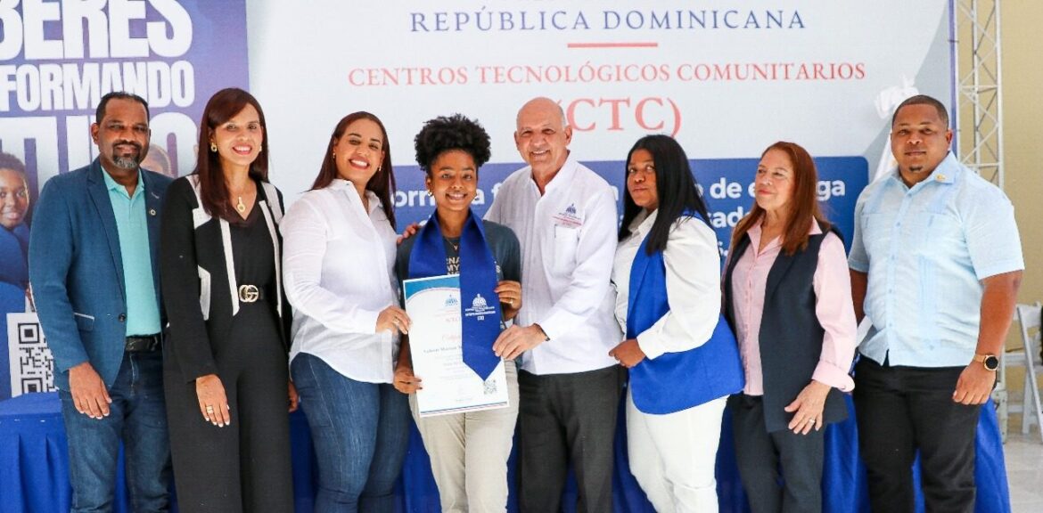 Centros Tecnológicos Comunitarios impulsan la formación digital de 150 jóvenes en Santo Domingo Norte
