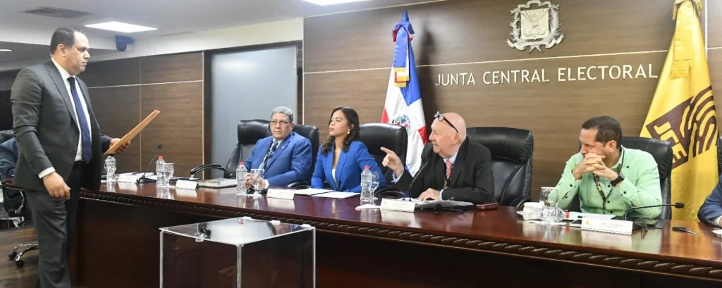 JCE adjudica al consorcio EMDOC suplir materiales, equipos y servicios para renovación de cédula por más de RD$3,300 millones