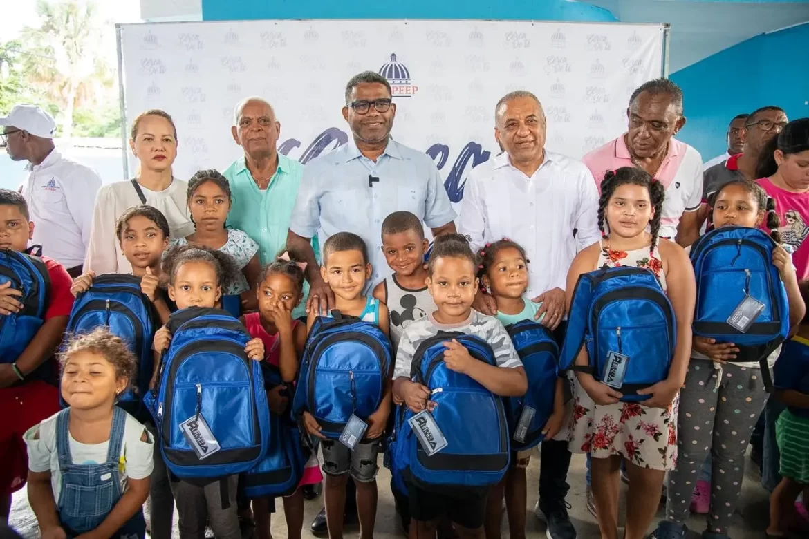 Propeep distribuye útiles escolares para apoyar estudiantes