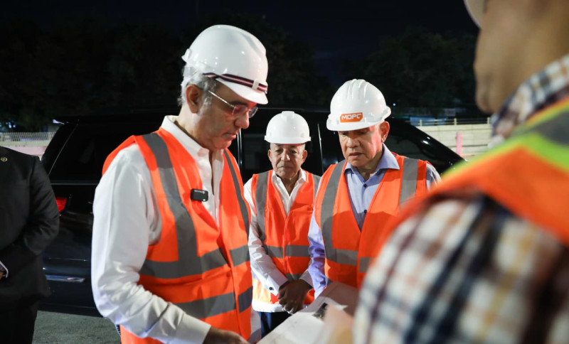Abinader supervisa construcción del paso a desnivel en Prolongación 27 de Febrero con Isabel Aguiar