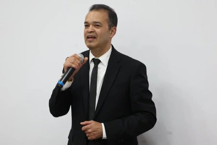 Muere Alex Bueno, una de las voces más melódicas del merengue y la bachata
