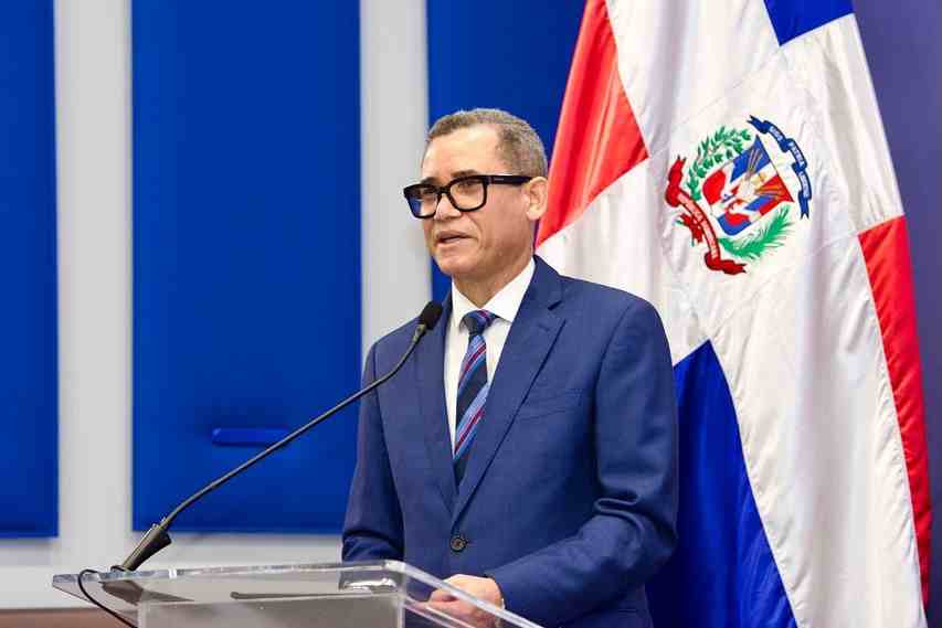 Ministro de Trabajo confía población acatará medidas preventivas por tormenta Melissa
