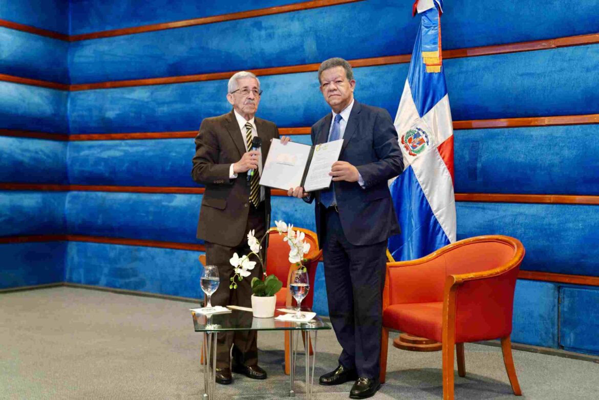 CES entrega a Leonel Fernández informe del diálogo sobre crisis haitiana