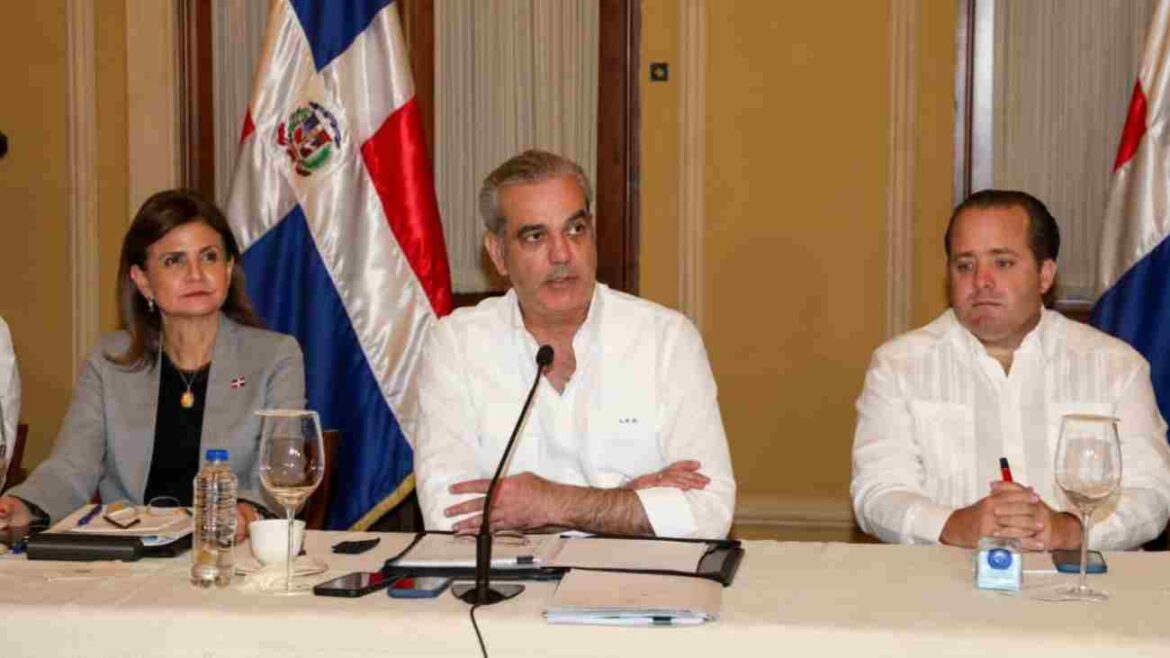 Gobierno reduce jornada laboral y suspende docencia ante inminente amenaza climática