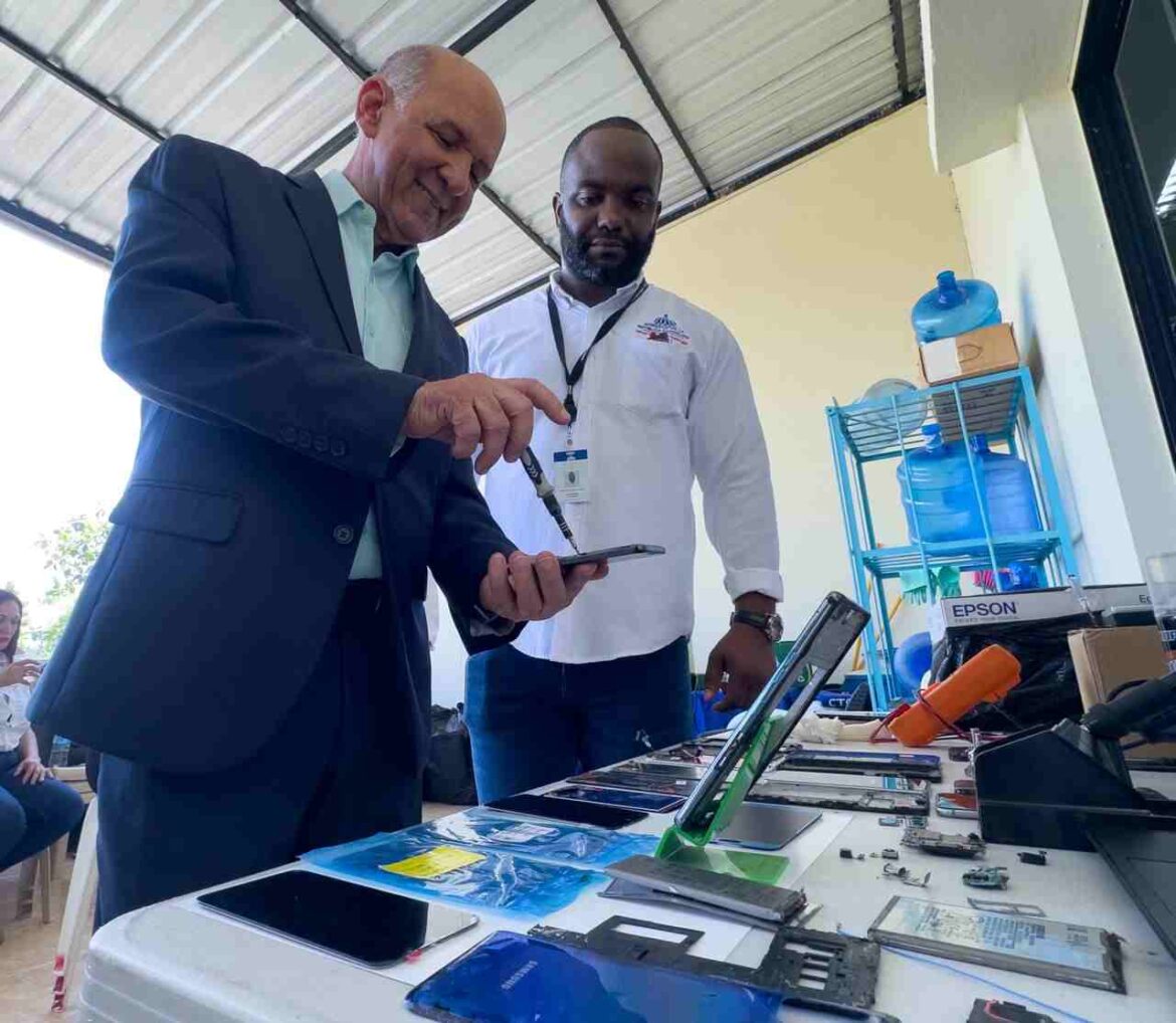 CTC certifica 140 jóvenes en Salcedo durante Tecno Feria “Aprende y Emprende”