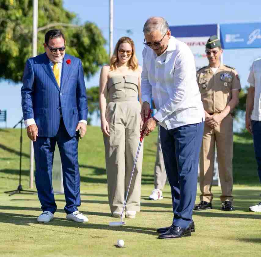 Leonardo Aguilera reafirma el compromiso de Banreservas con el turismo deportivo
