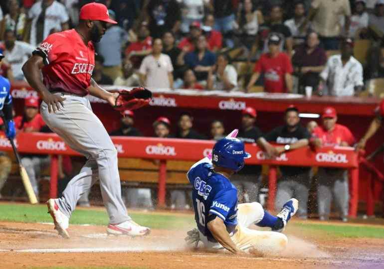 Licey deja en el terreno al Escogido en inicio de temporada