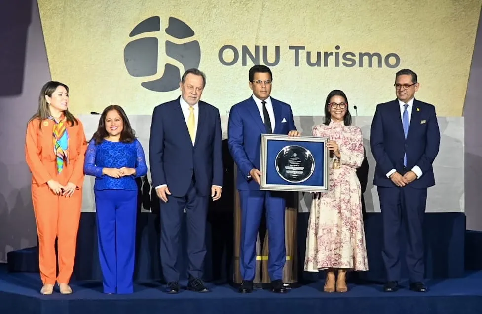 Destacan liderazgo regional de David Collado como ministro de Turismo.