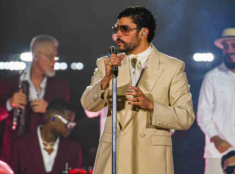 Bad Bunny inicia su gira en RD con un público que llegó desde distintas partes del mundo