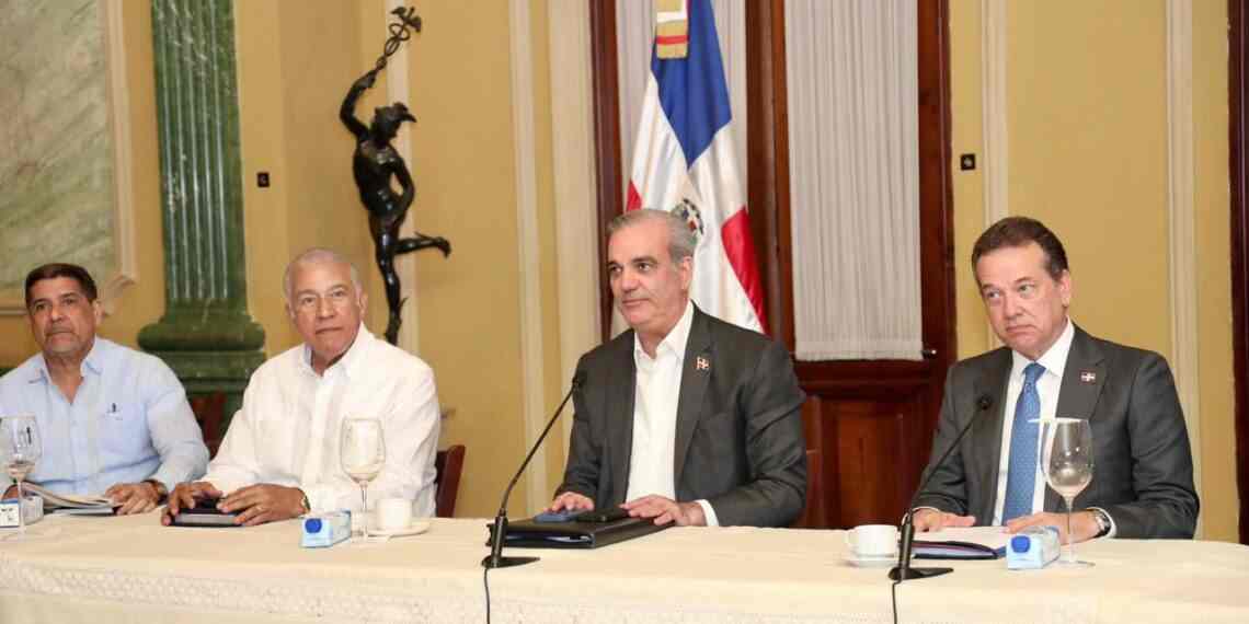 Abinader garantiza abastecimiento y estabilidad de precios para la temporada navideña