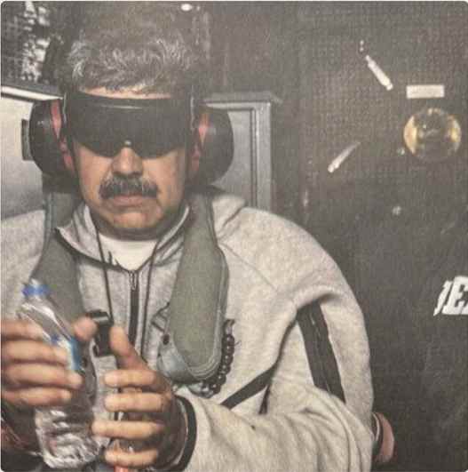 Trump publica la primera foto de Maduro tras la captura: Está a bordo del USS Iwo Jima