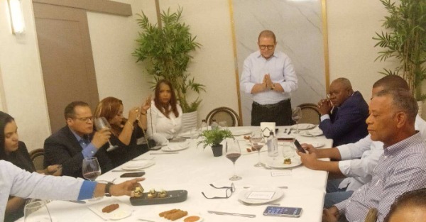 En encuentro con la prensa Rafael Castillo da señales de que será candidato a alcalde por la FP