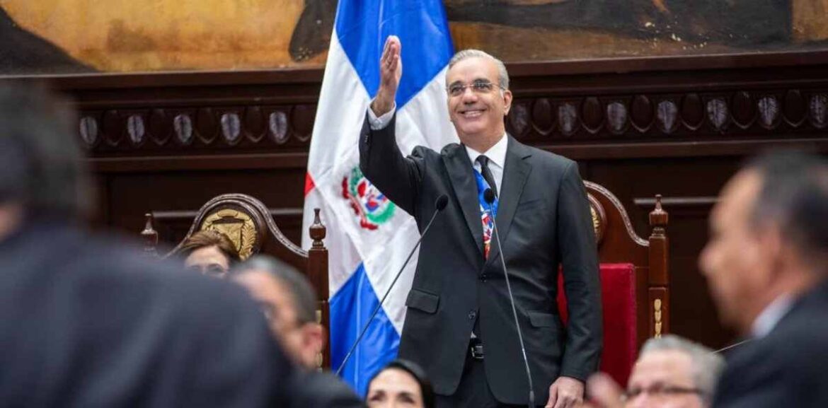 Luis Abinader anuncia reforma para transformar el sistema educativo