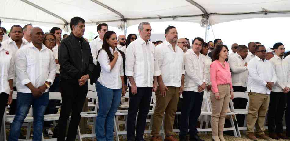 Gobierno pone en marcha primera fase de recuperación del vertedero de Duquesa