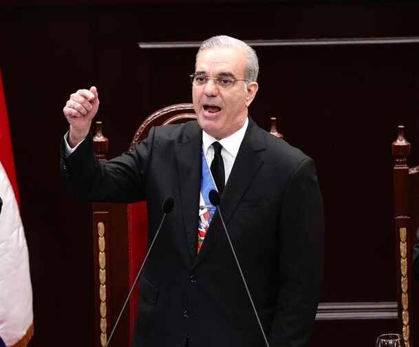 Abinader califica de inaceptables fallas eléctricas afirmando que “preocupan”