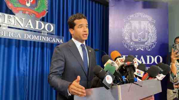 Omar Fernández reintroduce proyecto que elimina pago de anticipos por Mipymes y otras 10 iniciativas