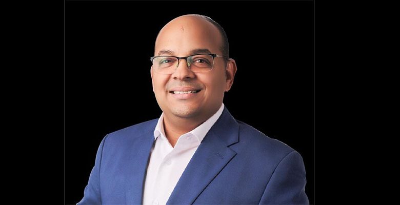 Ludwig Álvarez inscribe candidatura a la vicepresidencia del PRM en Santo Domingo Este