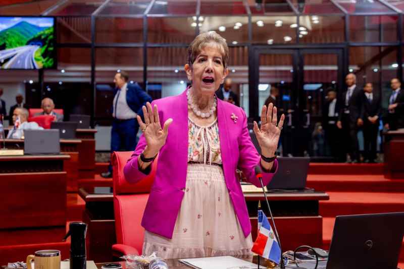 Senadora sale en defensa de la Policía: “Por un caso no se puede detractar”