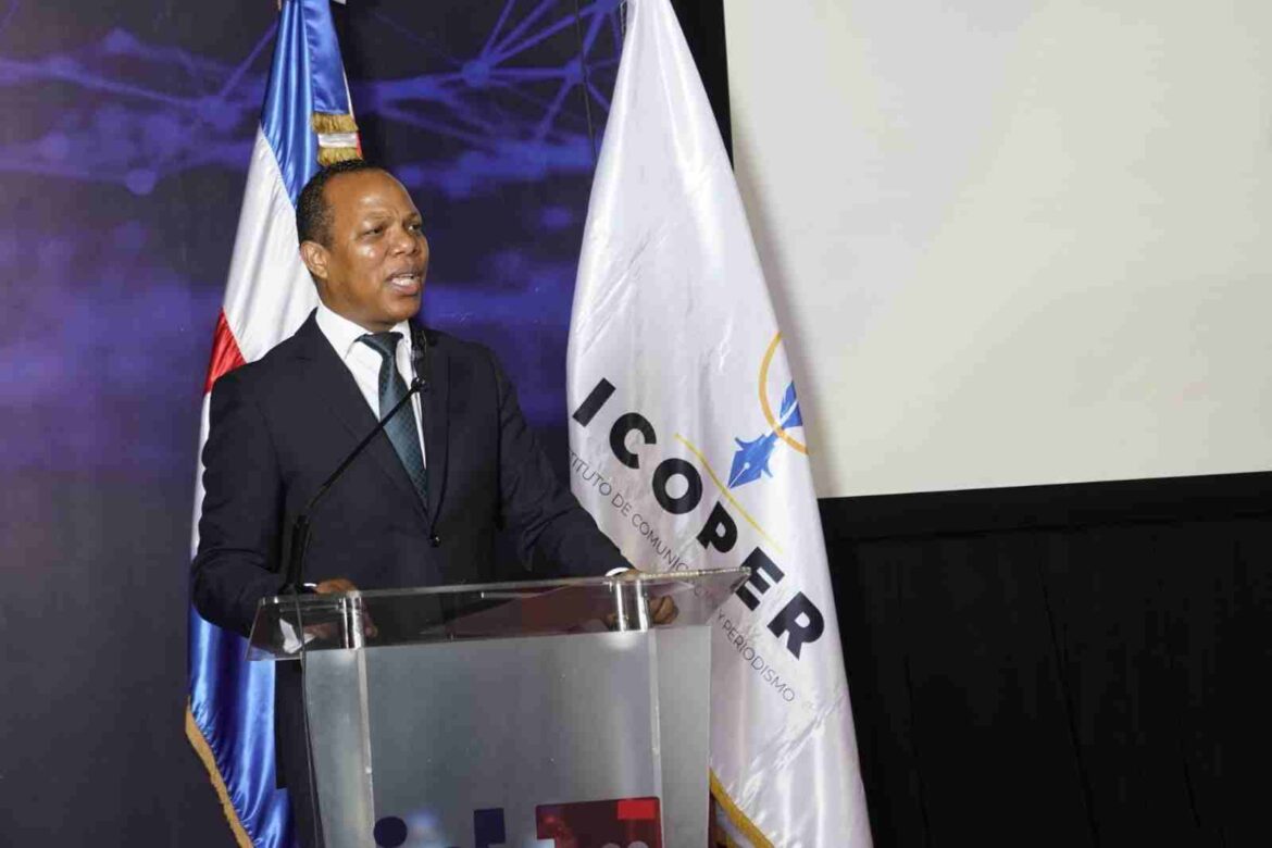 Milton Morrison aborda libertad de expresión y Código Penal durante graduación del Icoper
