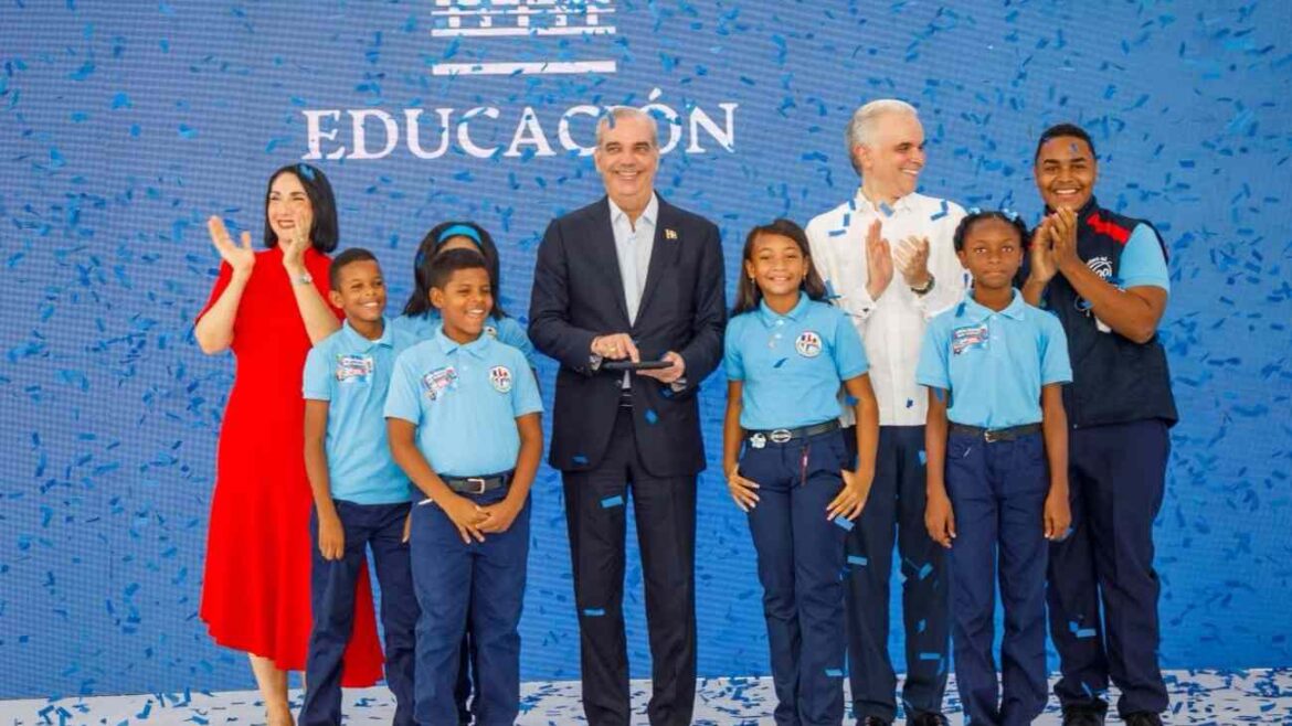Presidente Abinader da inicio al año escolar 2026-2027 con más de dos millones de estudiantes convocados