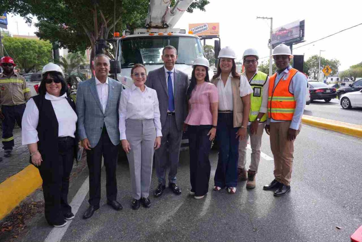 Indotel, ADN y CUED inician retiro de 300 kilómetros de cableado en desuso