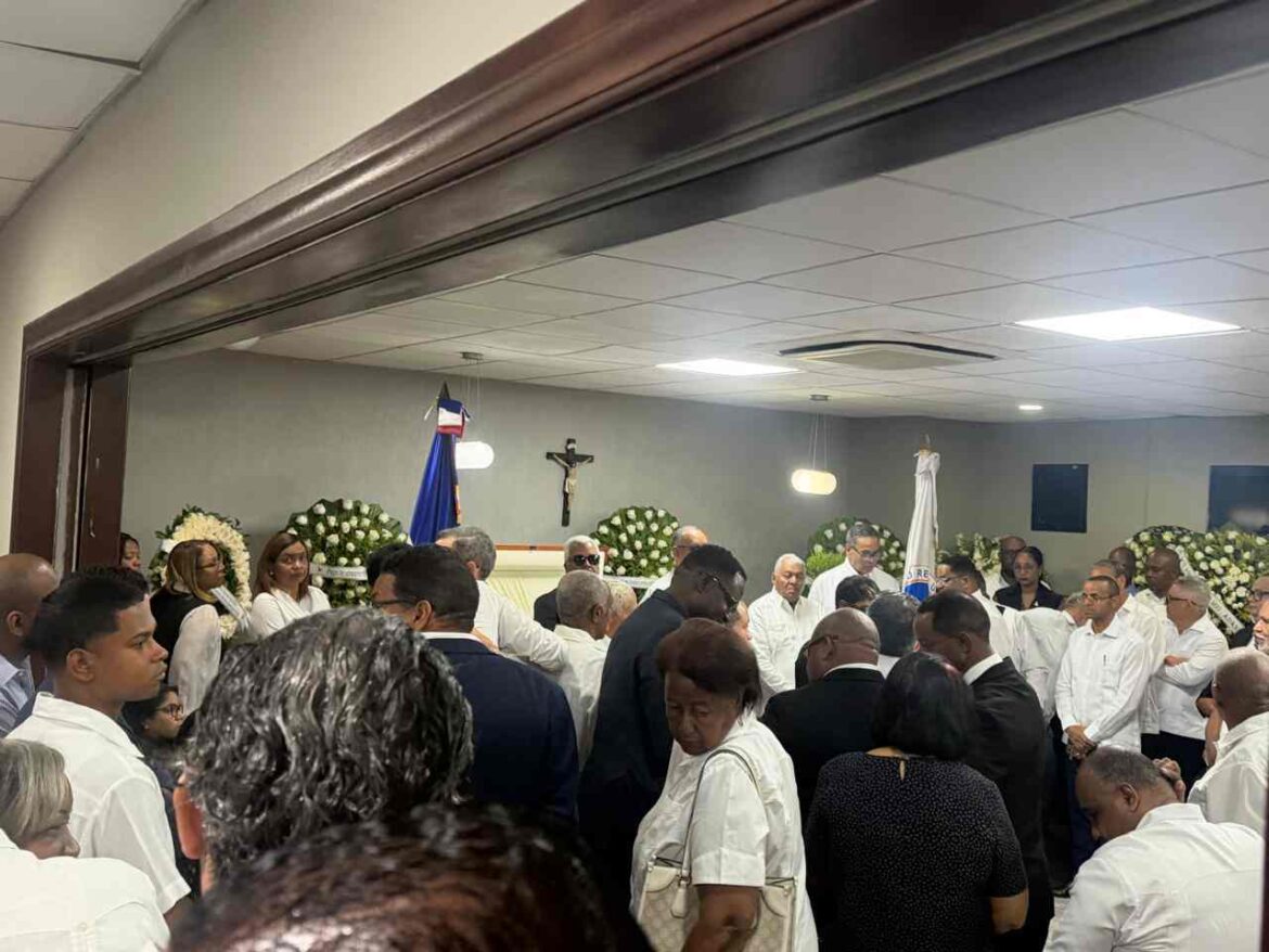 Velan en la funeraria Blandino de la avenida Sabana Larga los restos del diputado Jorge Frías
