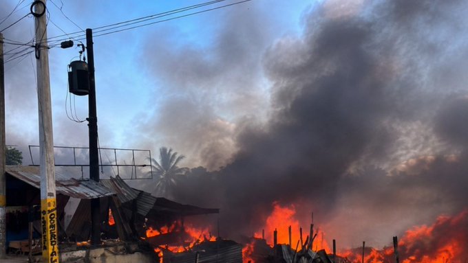 Incendio destruye plaza Oasis de La Victoria y provoca alarma en Hacienda Estrella