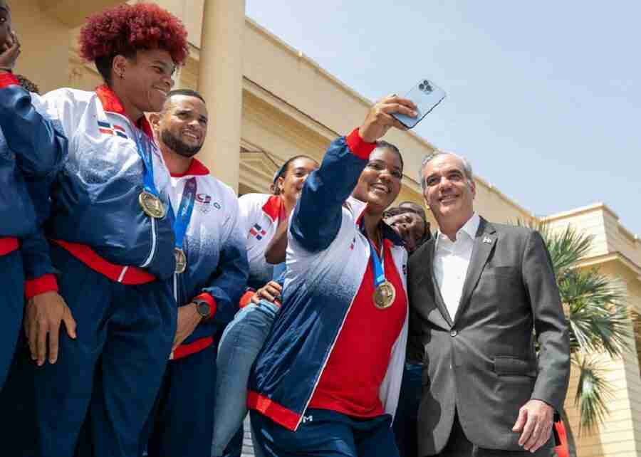 Presidente Abinader anuncia incorporación de medallistas de Santo Domingo 2026 al PARNI y aumento de incentivos desde 2027
