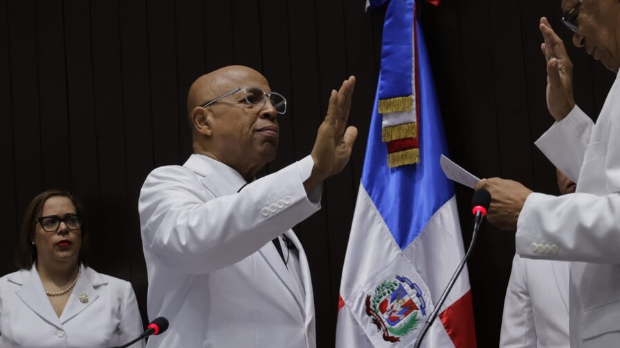 Alfredo Pacheco es juramentado por décima vez como presidente de la Cámara de Diputados