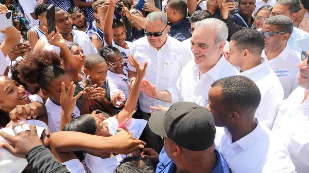 Abinader inaugurará obras deportivas y viales en Peravia y San Cristóbal este fin de semana