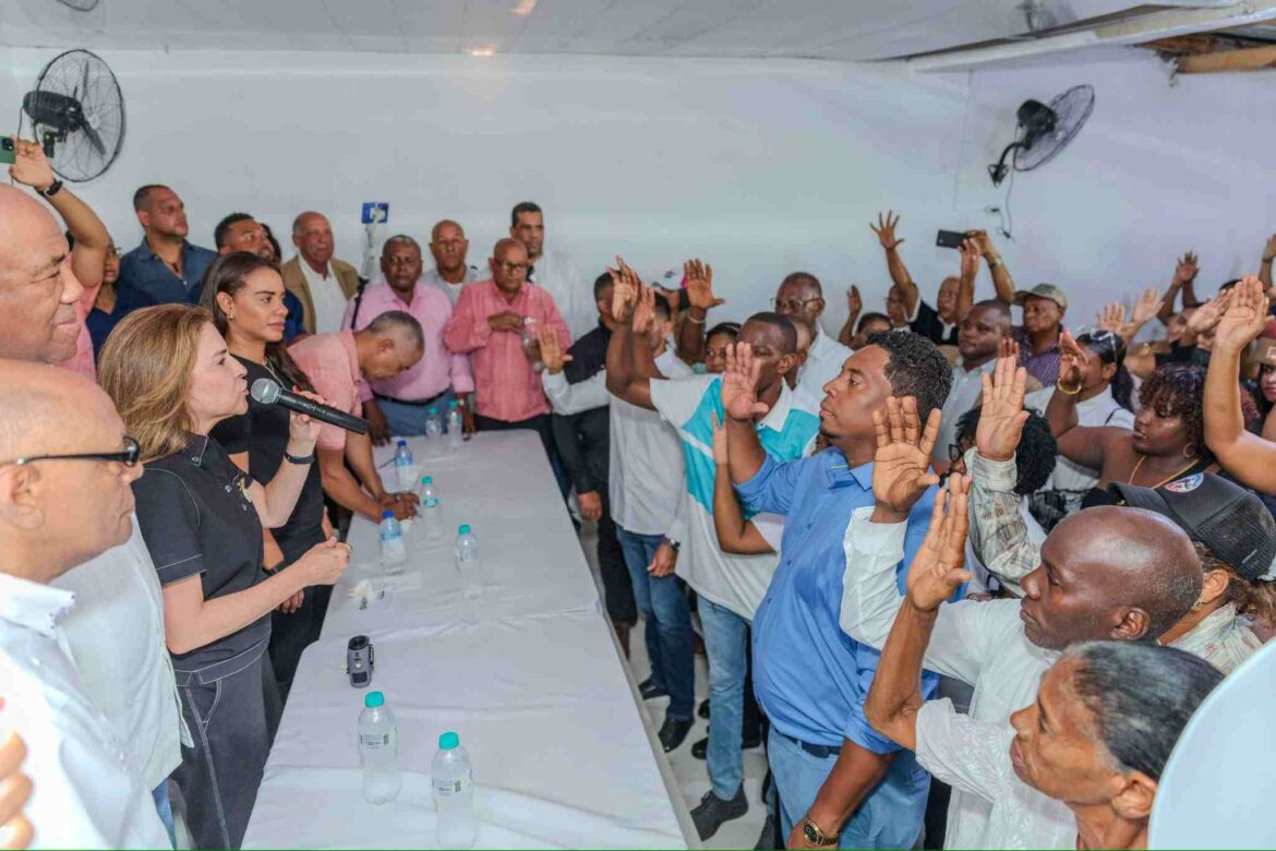 Yunior Figueroa activa estructura política en SDN y suma respaldos a Carolina Mejía rumbo a 2028