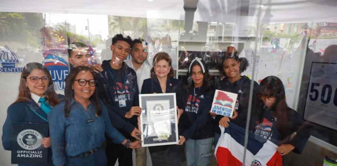 República Dominicana rompe récord con 500 horas de lectura corrida