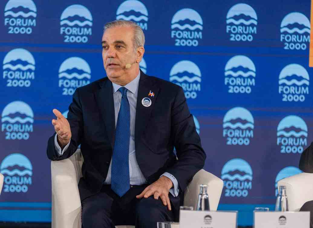 Abinader destaca en Praga avances democráticos de RD y reafirma compromiso con la alternancia en el poder