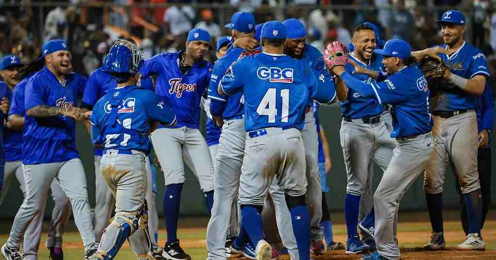Histórico juego sin hits del Licey para Toros en La Romana con siete lanzadores