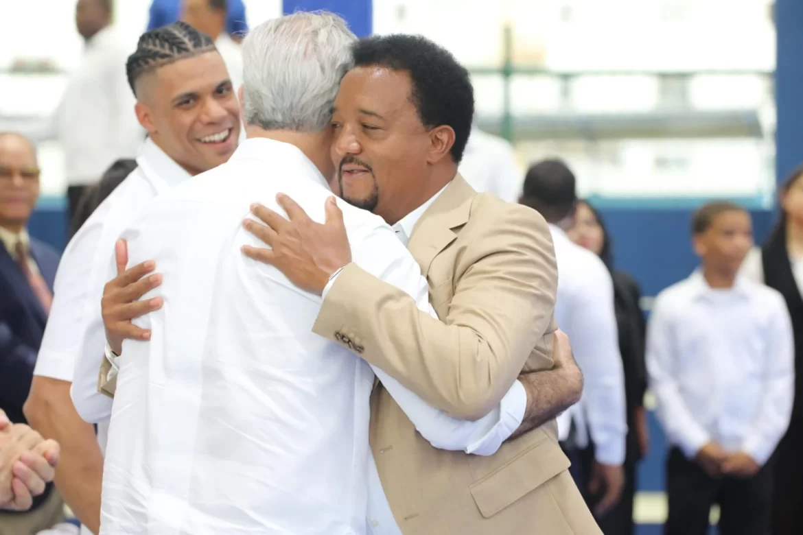 Pedro Martínez inaugura complejo educativo y deportivo en Manoguayabo