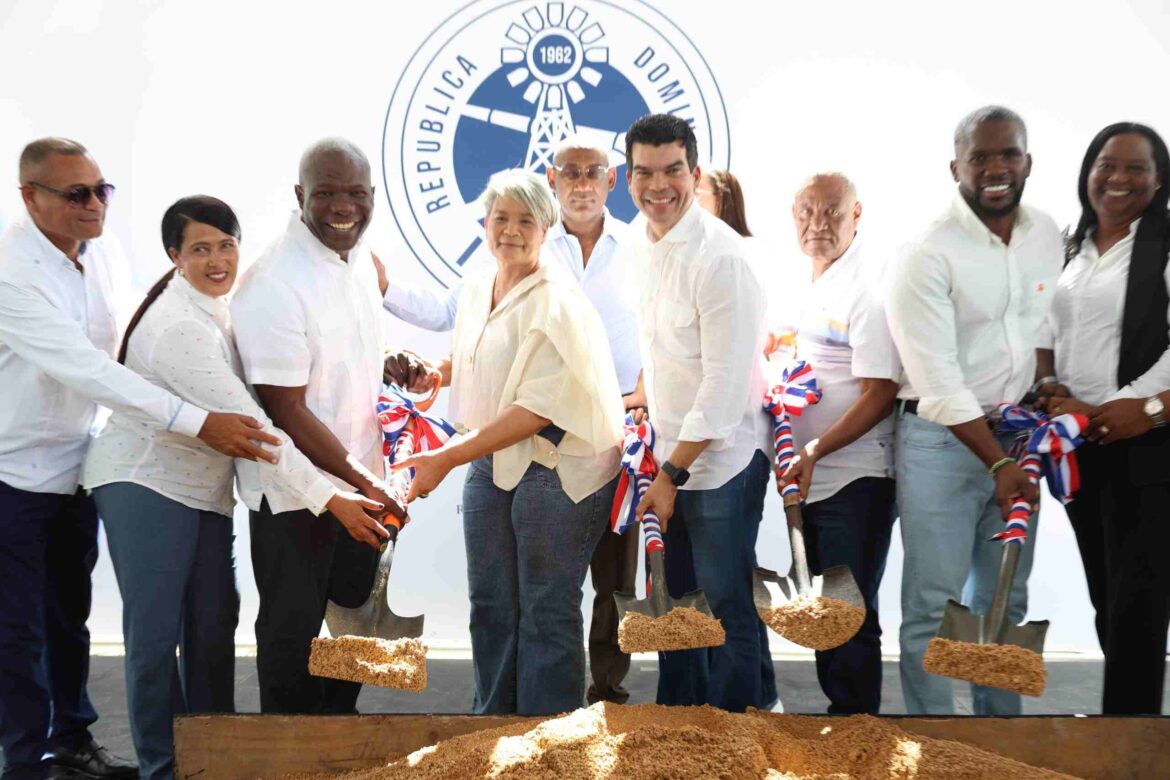 Wellington Arnaud inicia construcción de dos depósitos reguladores del acueducto de Consuelo, SPM